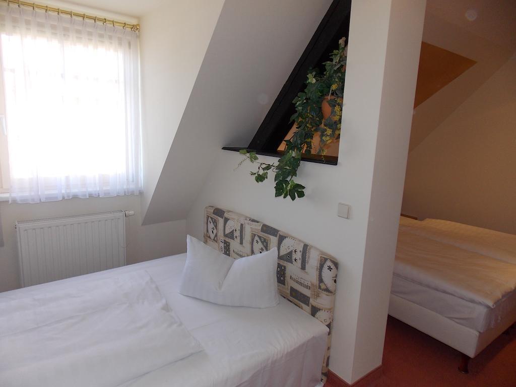 Gasthof Und Landhotel Zur Ausspanne Klipphausen Quarto foto