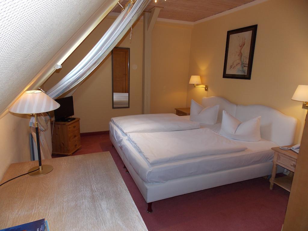 Gasthof Und Landhotel Zur Ausspanne Klipphausen Quarto foto