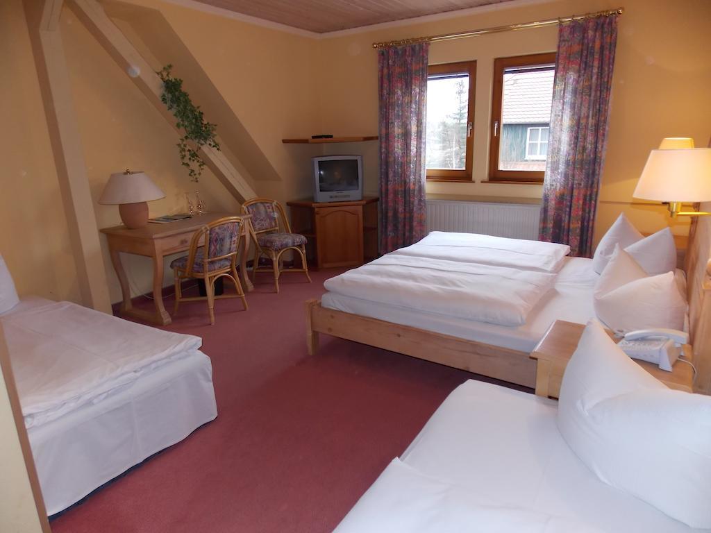 Gasthof Und Landhotel Zur Ausspanne Klipphausen Quarto foto