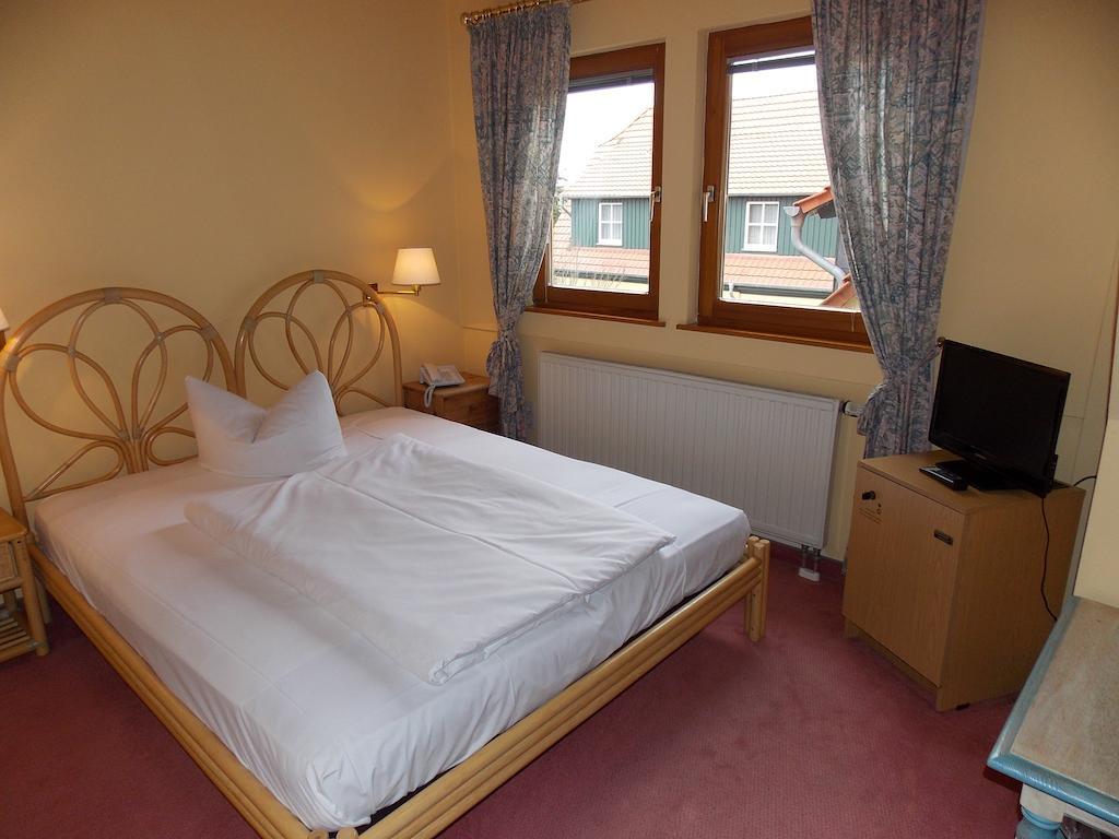 Gasthof Und Landhotel Zur Ausspanne Klipphausen Quarto foto